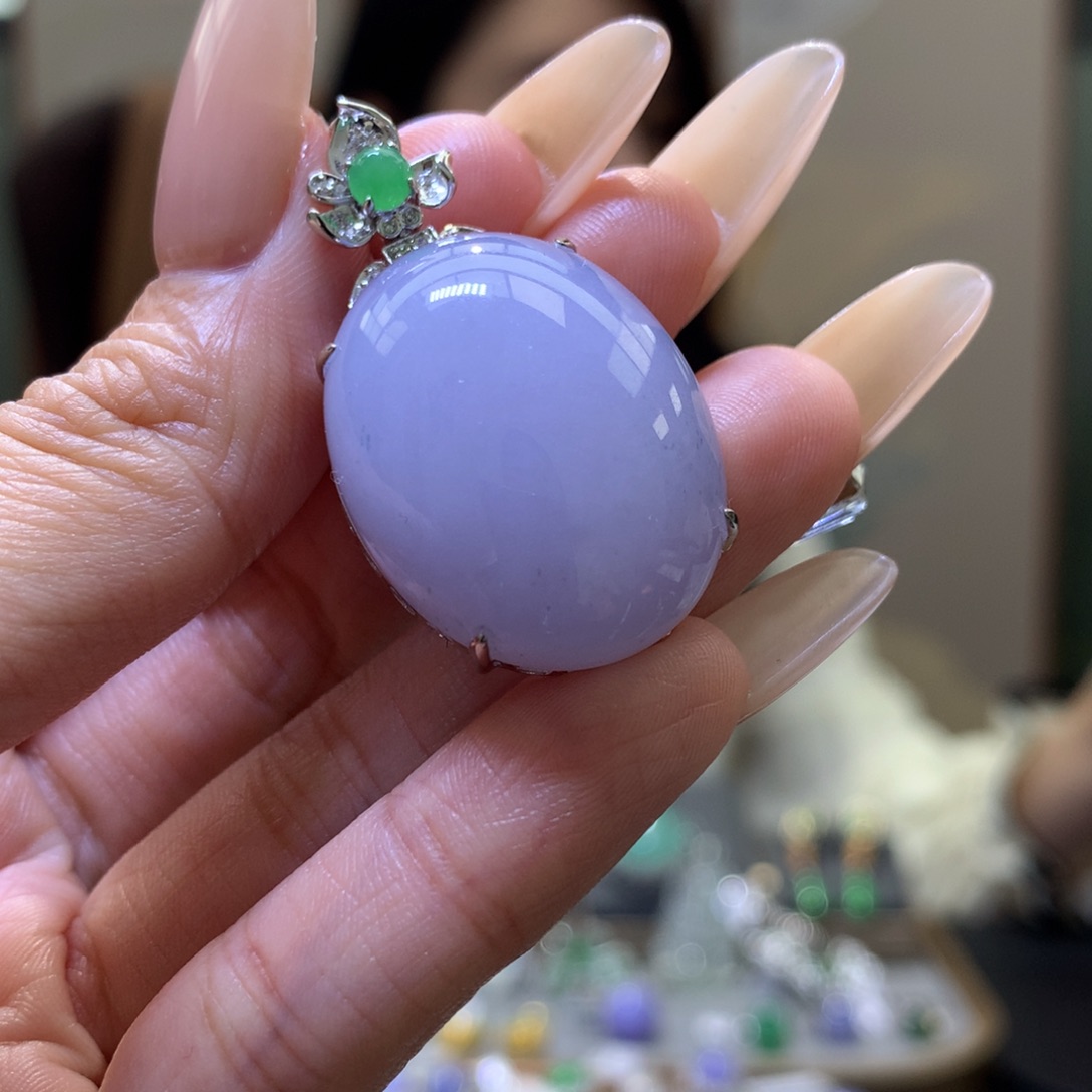 颈饰18K金镶嵌翡翠