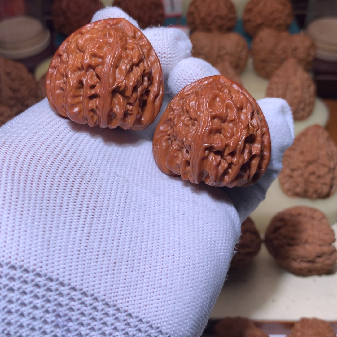 文玩核桃把件精品三角白