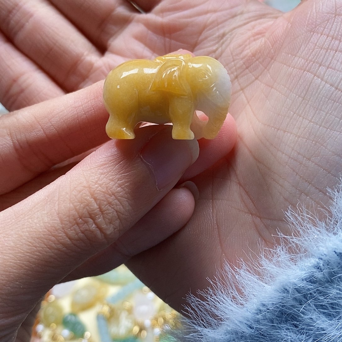 翡翠颈饰未镶嵌闪