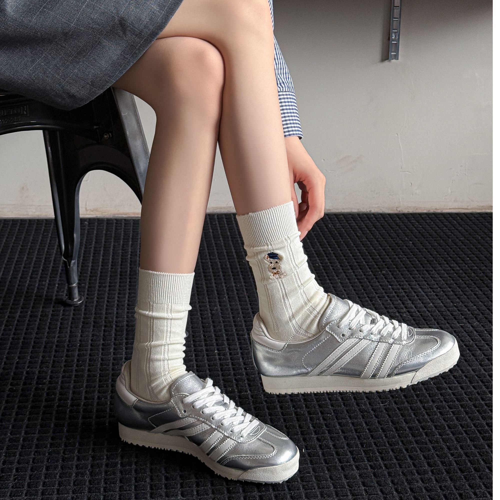 25秋冬新款学院风刺绣中筒袜白色宽抽条小狗可爱堆堆袜女长筒袜子