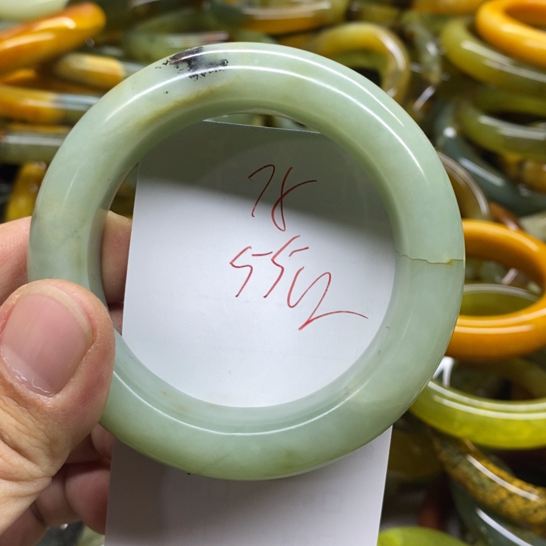 蛇纹石玉未镶嵌手镯