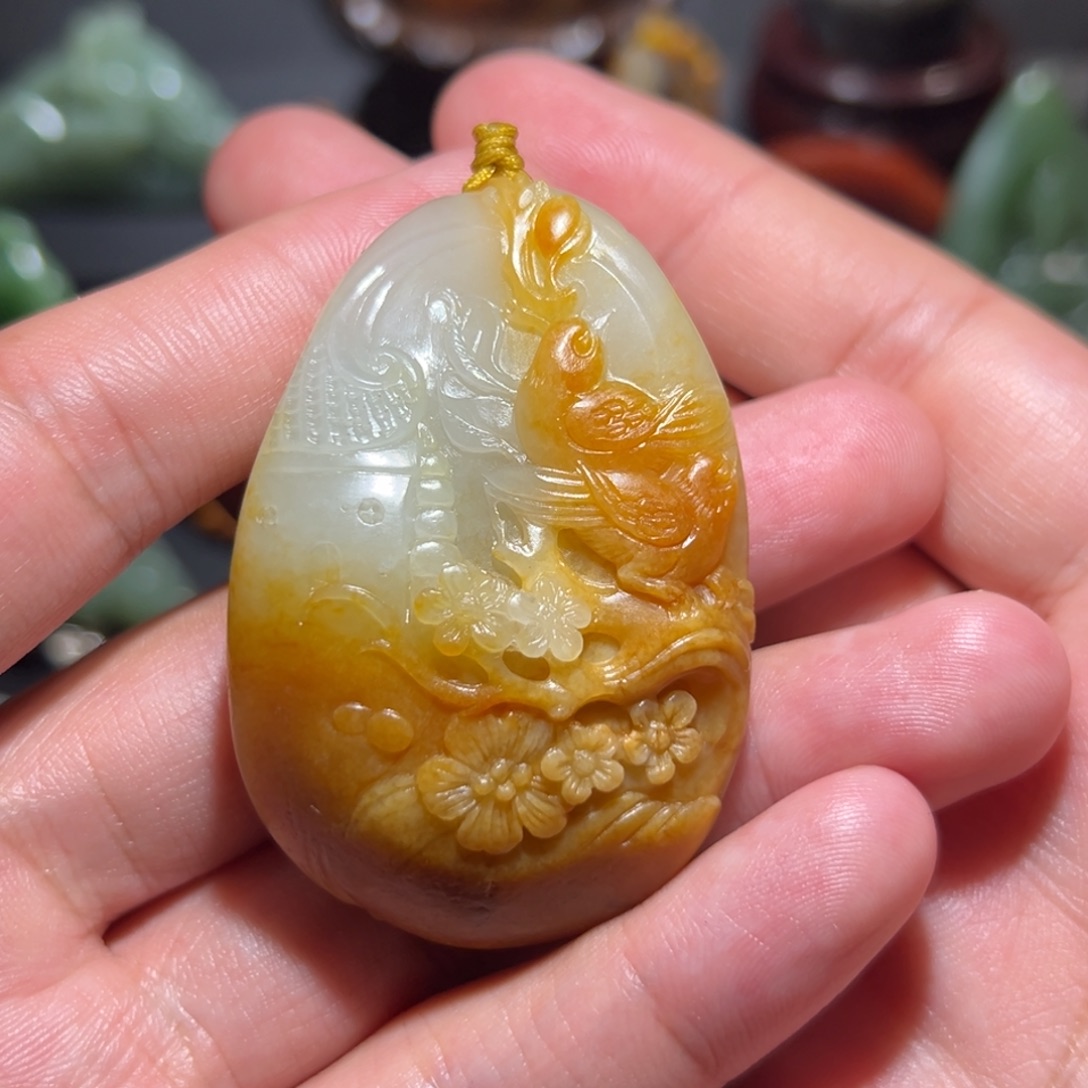 张***生和田玉未镶嵌颈饰