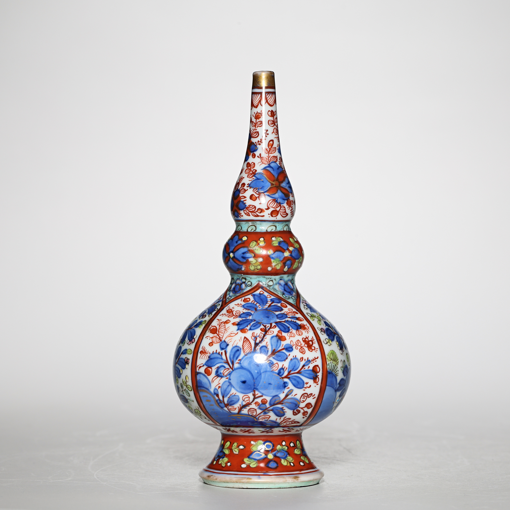 6027清康熙·青花五彩开窗花卉纹长颈瓶