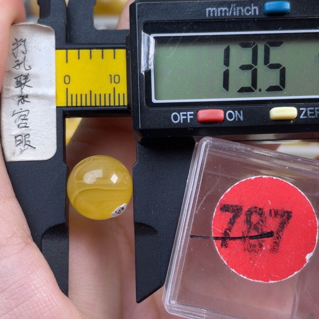 蜜蜡未镶嵌珠宝奇石