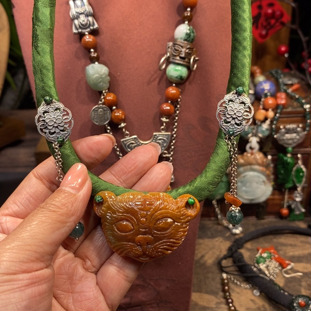 翡翠吊坠(赠链)未镶嵌