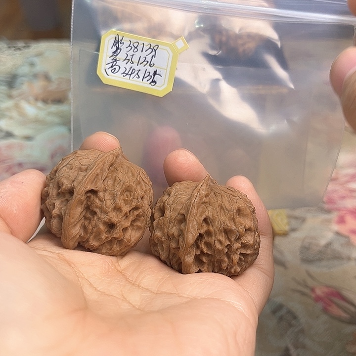 文玩核桃把件非嫁接元宝