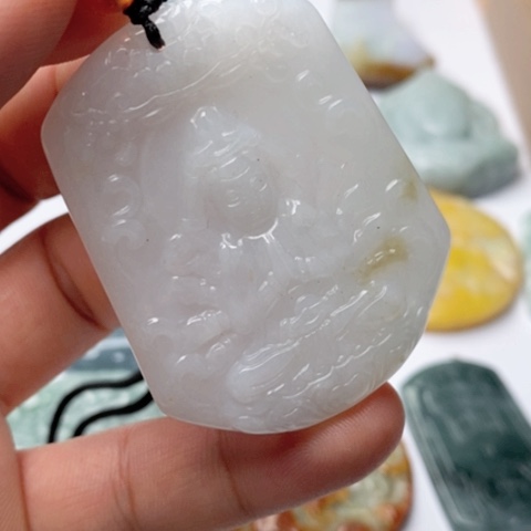 翡翠颈饰未镶嵌翡翠