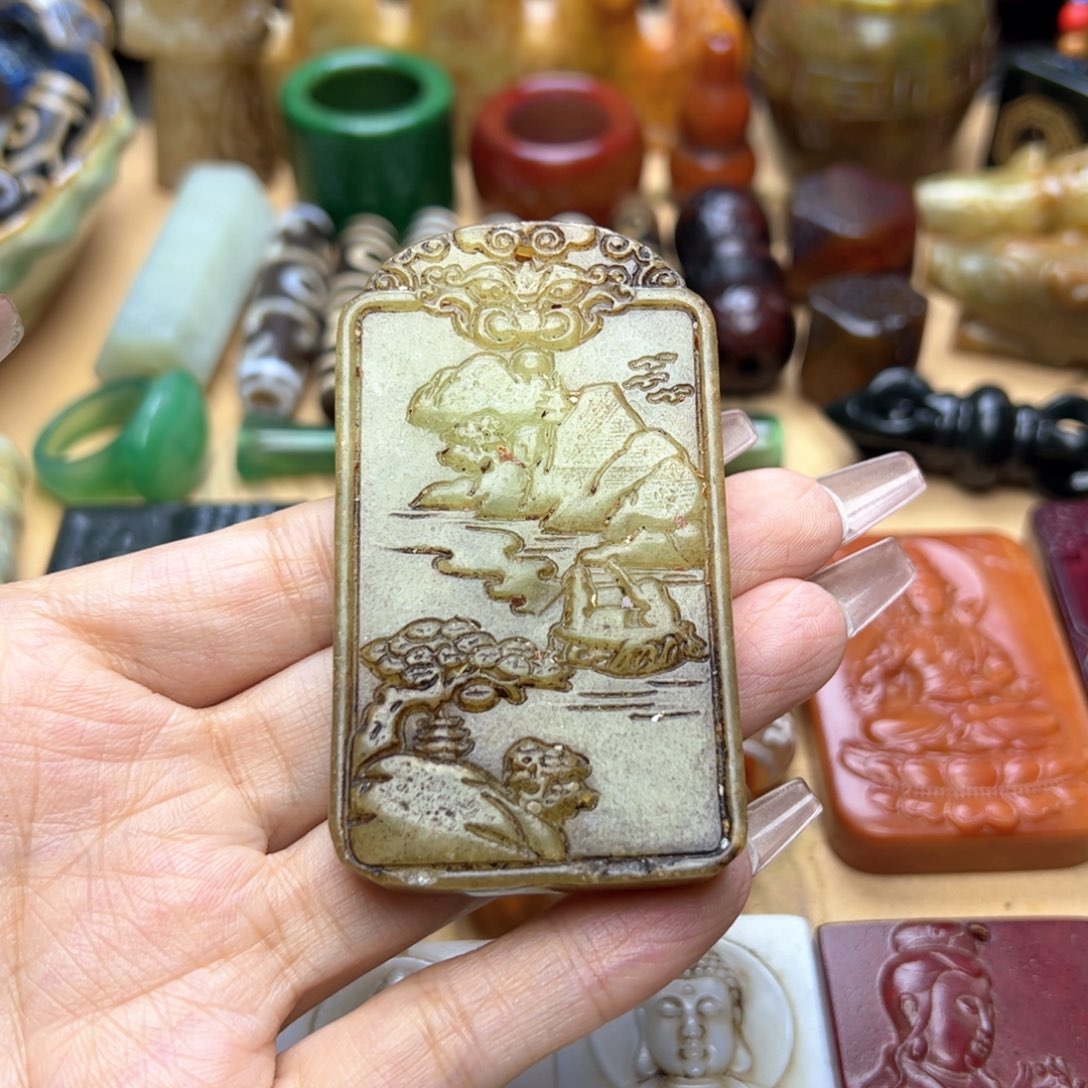 蛇纹石玉未镶嵌颈饰