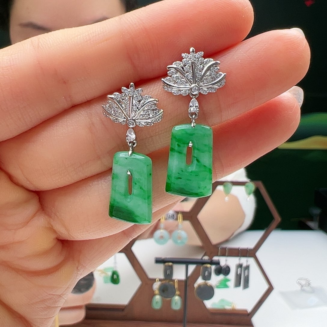 翡翠耳饰18K金镶嵌天然翡翠耳饰18k金镶嵌