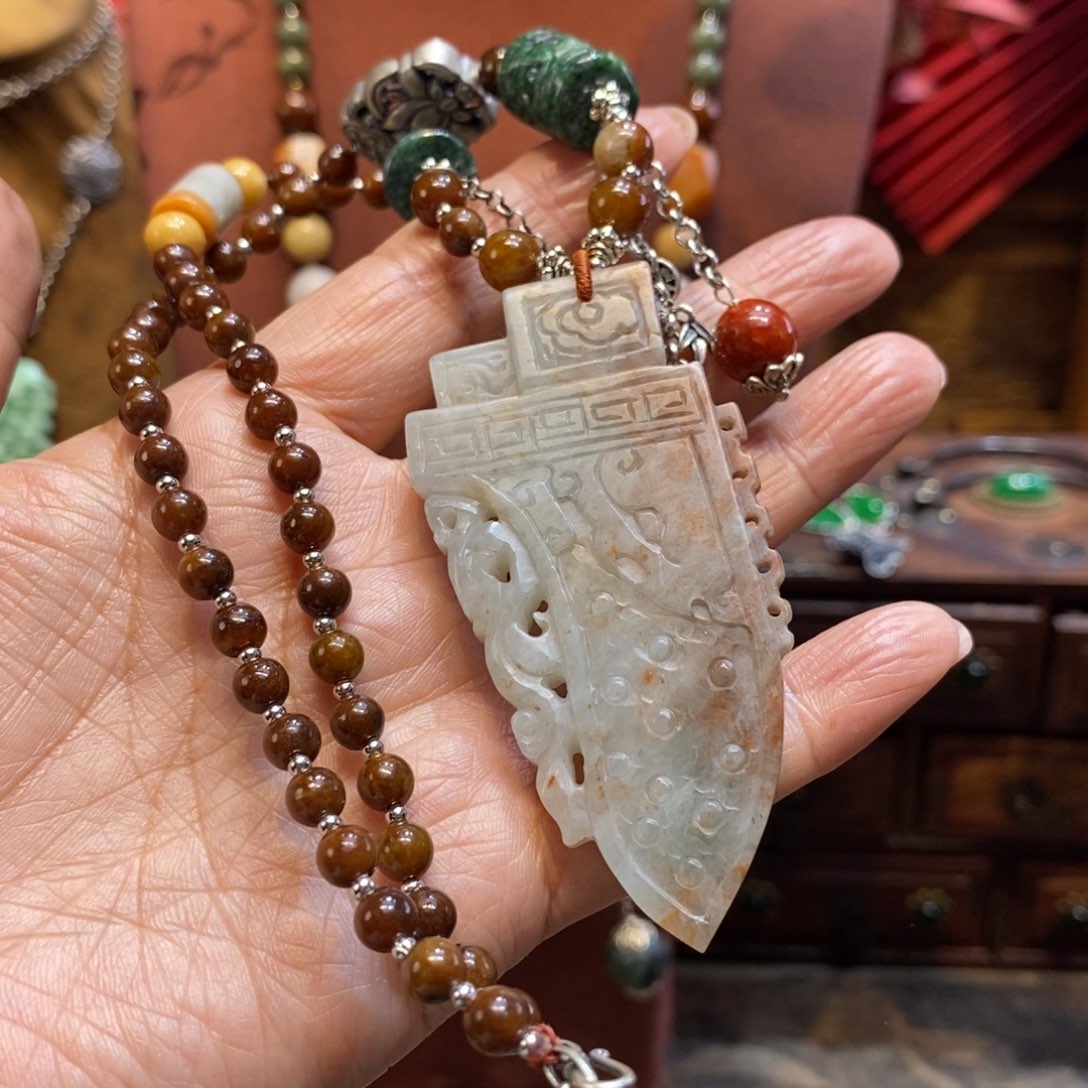 翡翠吊坠(赠链)未镶嵌