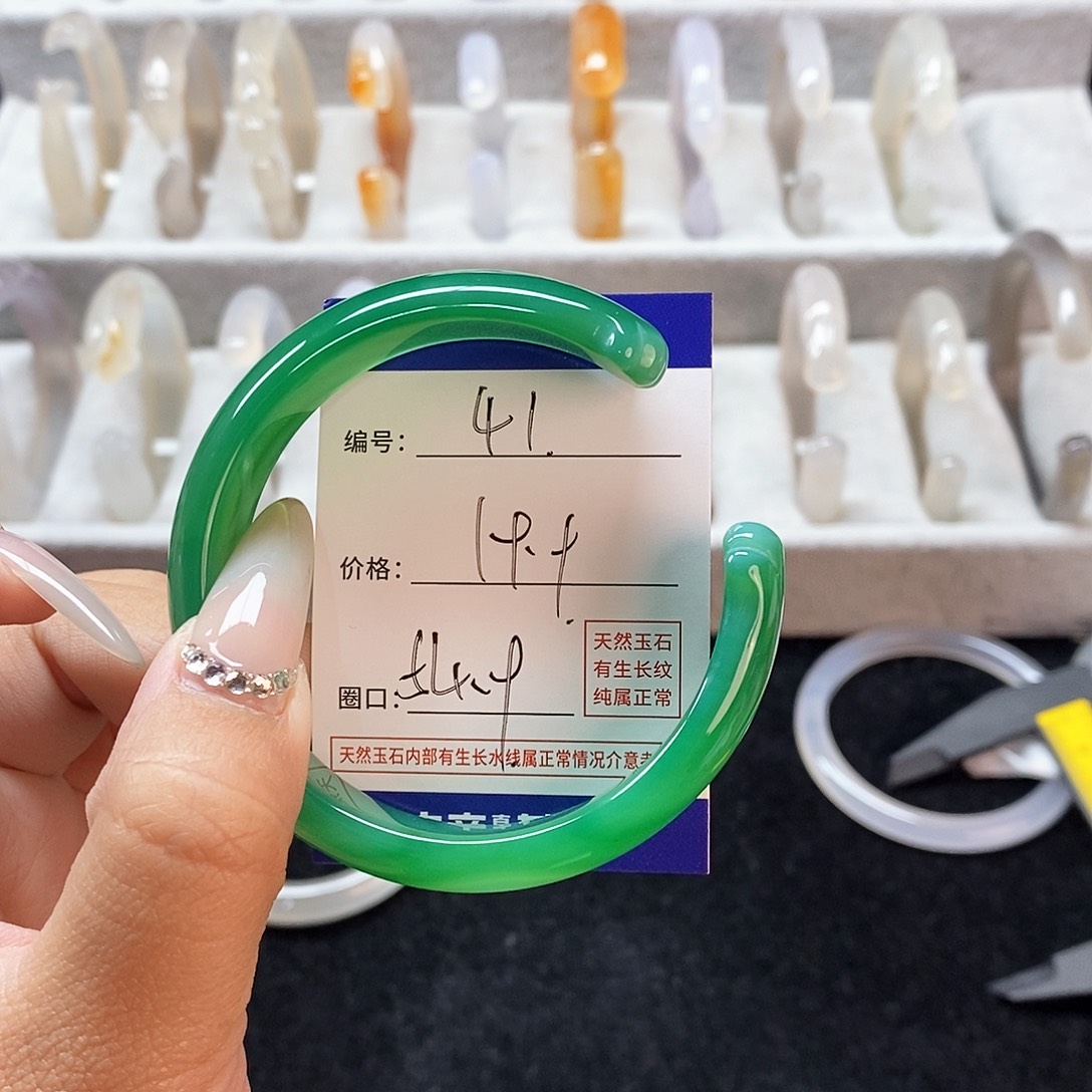 玛瑙/玉髓手镯未镶嵌41