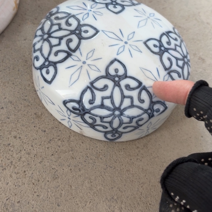 微瑕青花瓷器值得购买