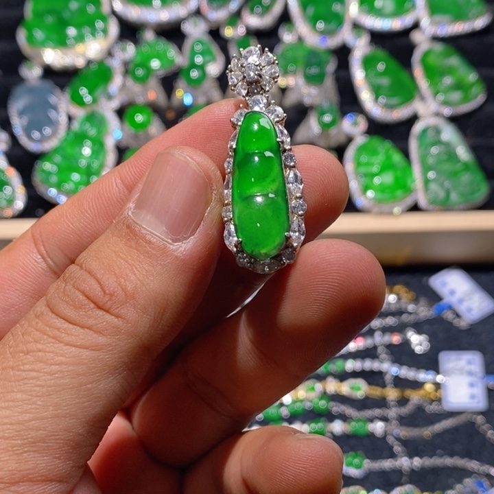 翡翠颈饰银S925镶嵌天然A货翡翠