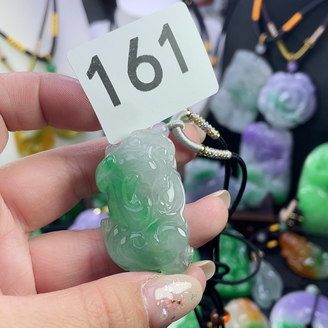 翡翠未镶嵌吊坠(赠链)