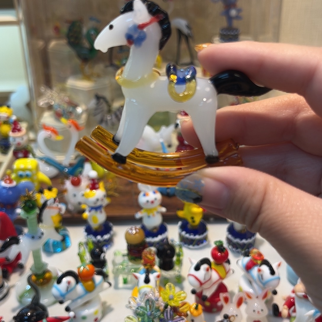 琉璃手工艺品摇摇马