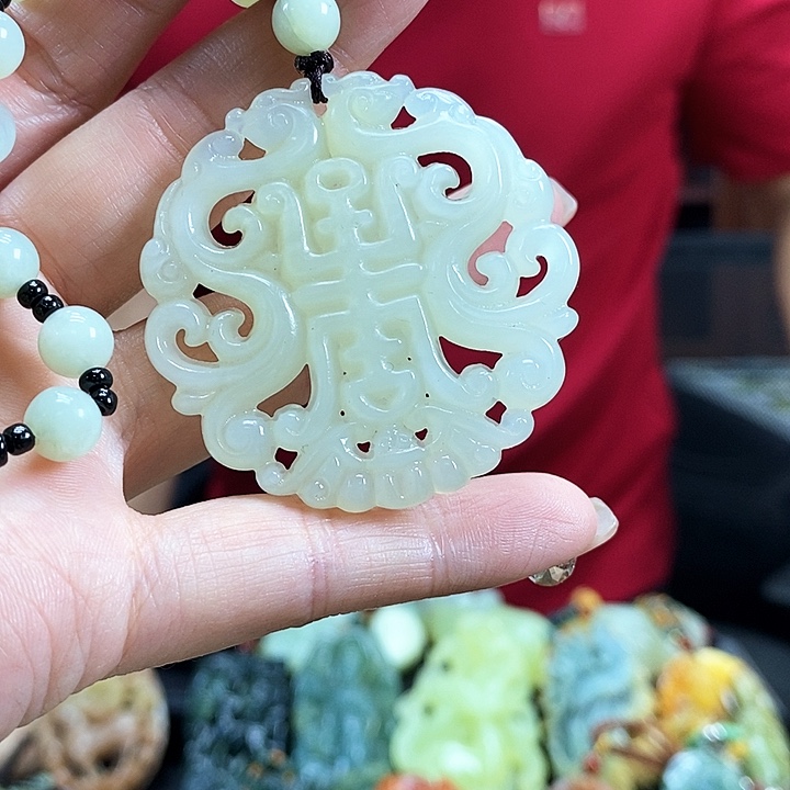 蛇纹石玉吊坠未镶嵌