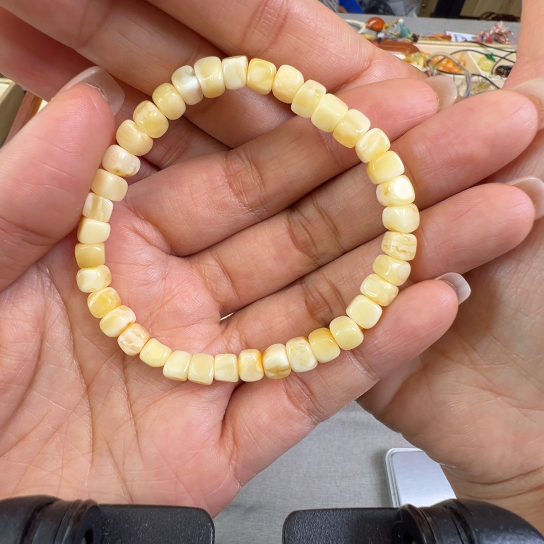 琥珀裸石未镶嵌蜜蜡