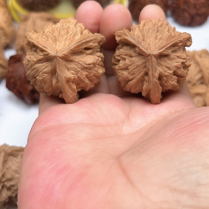 文玩核桃吊坠是****。我想要