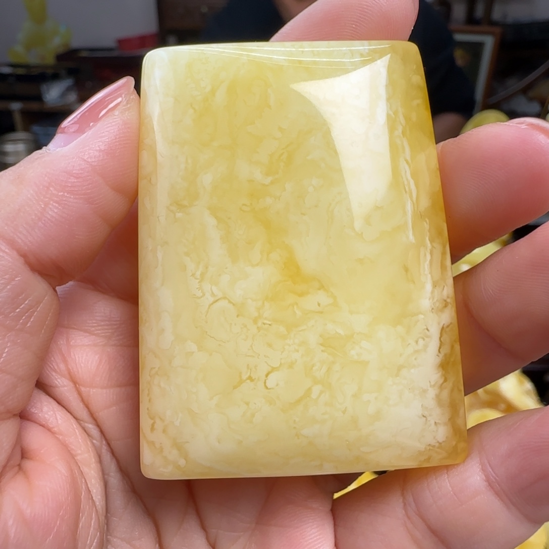 蜜蜡未镶嵌珠宝奇石