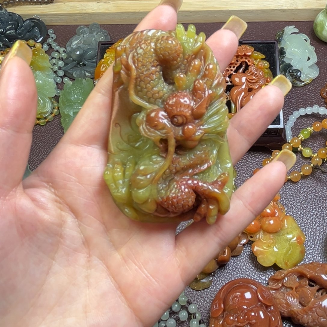 一***8蛇纹石玉未镶嵌颈饰