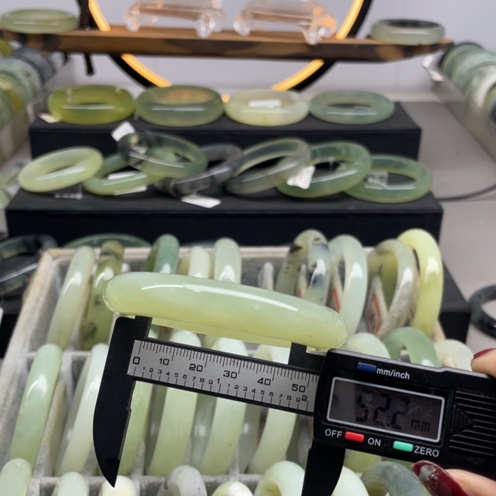 蛇纹石玉手镯未镶嵌165