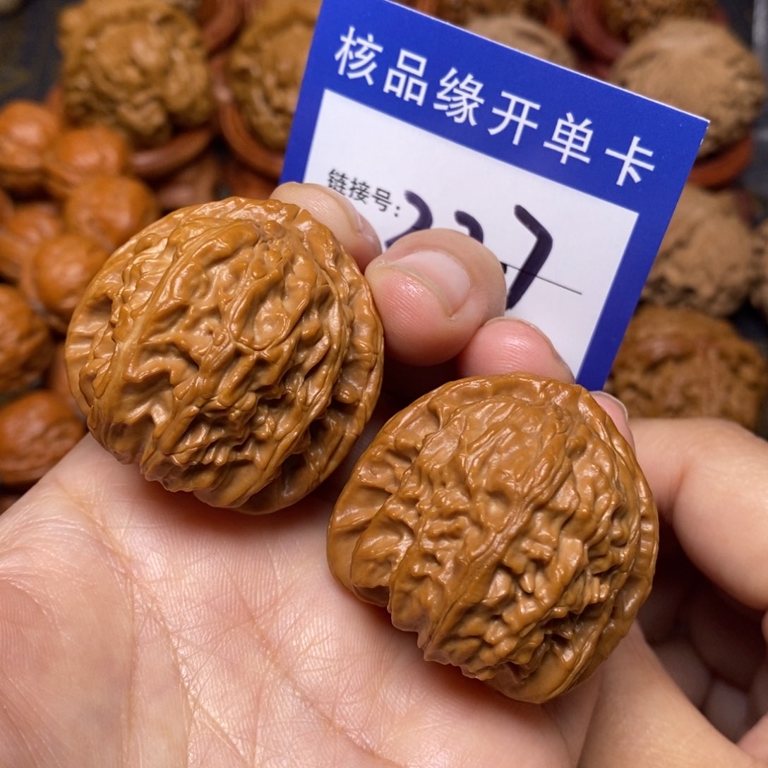 文玩核桃把件白狮子全品36。 227