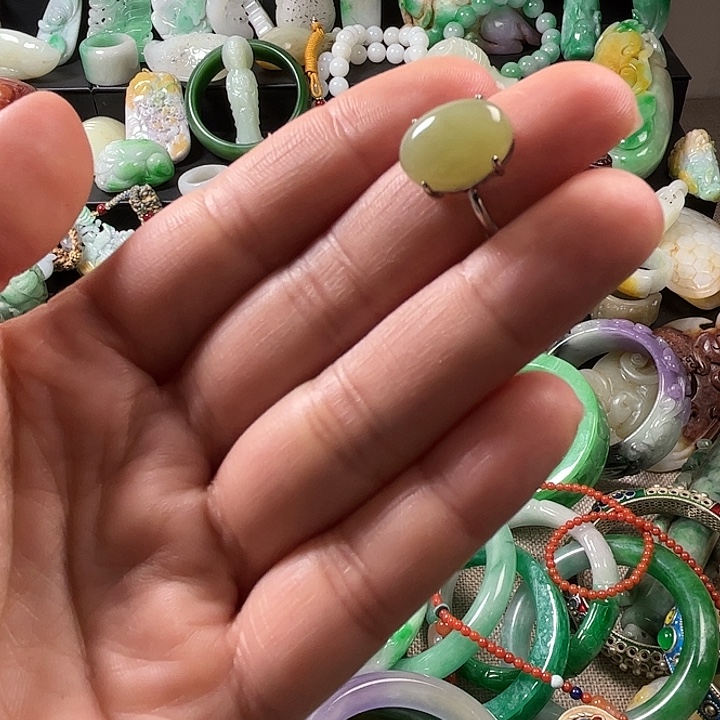 翡翠未镶嵌颈饰翡翠未镶嵌颈饰