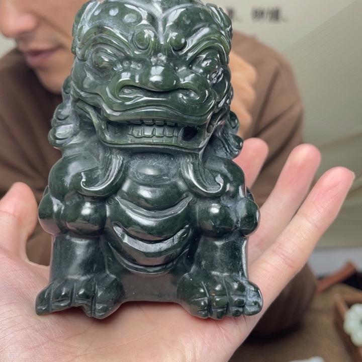 成***哥和田玉未镶嵌把件