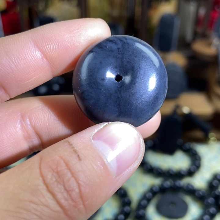 和田玉（墨玉）未镶嵌颈饰平安扣