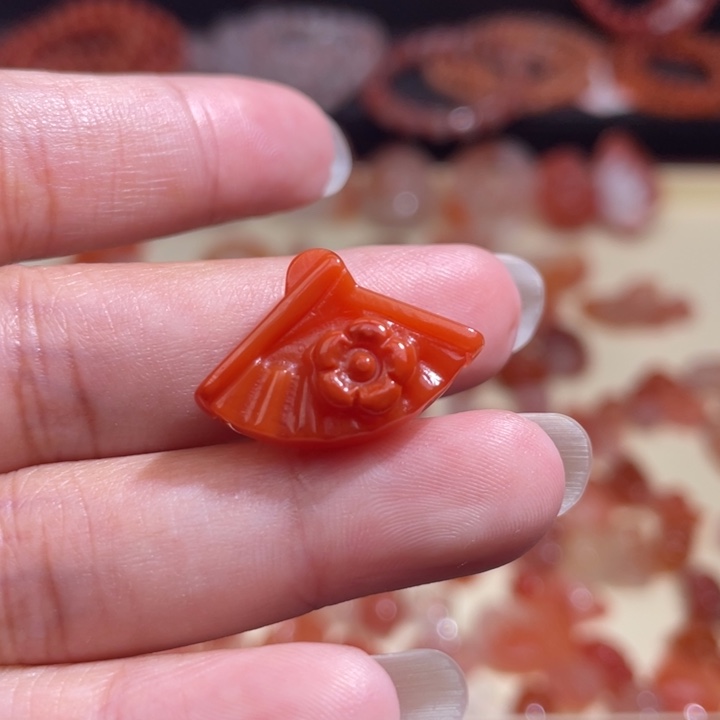 南红玛瑙扇子（打孔备注）未镶嵌466
