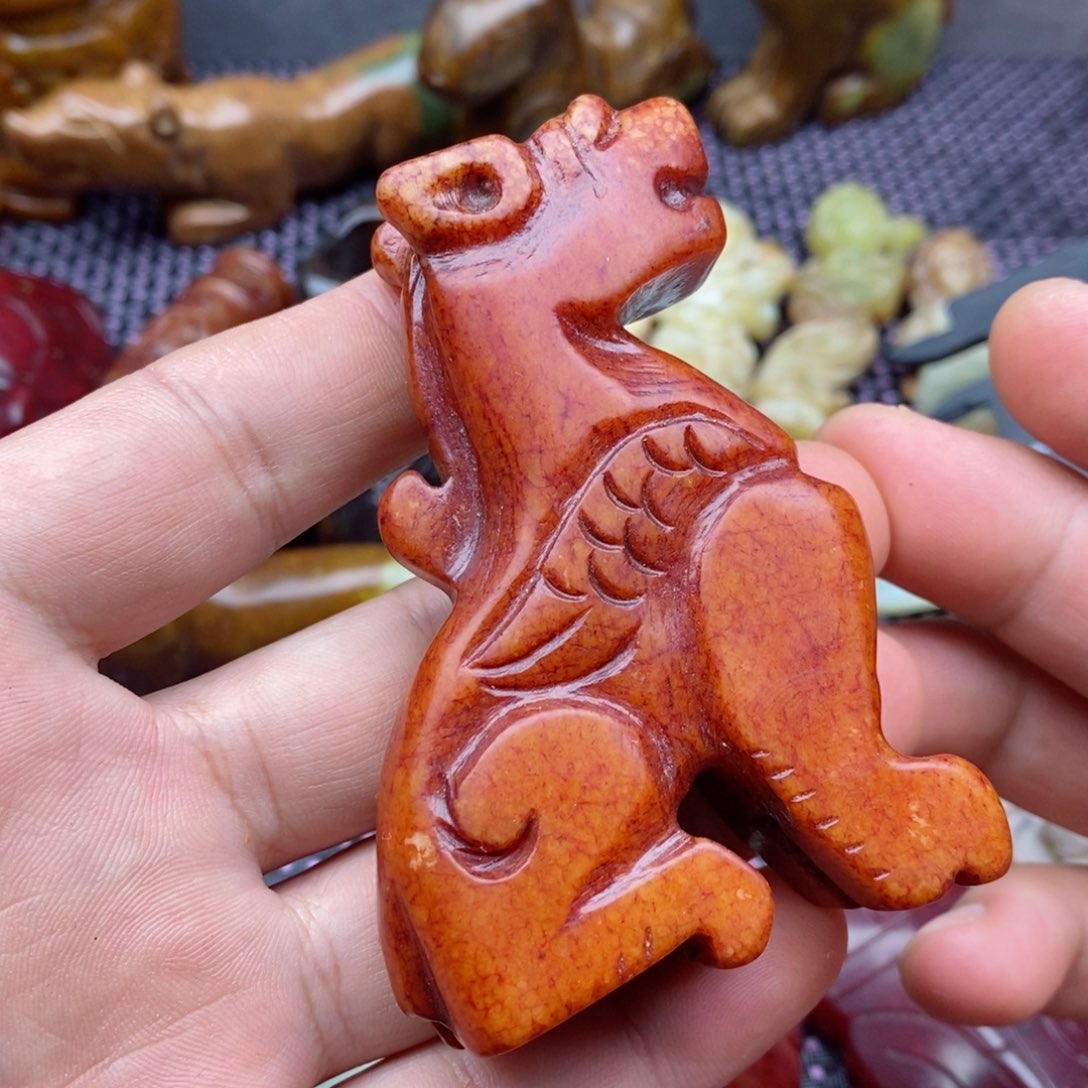 蛇纹石玉颈饰未镶嵌