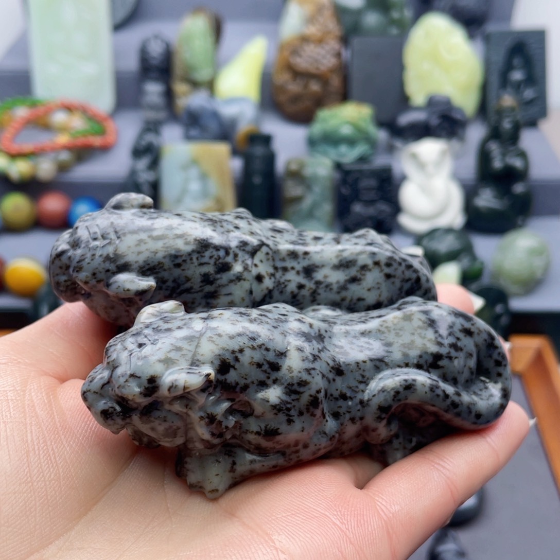 和田玉颈饰未镶嵌龙*