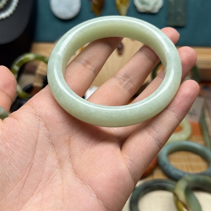蛇纹石玉手镯未镶嵌