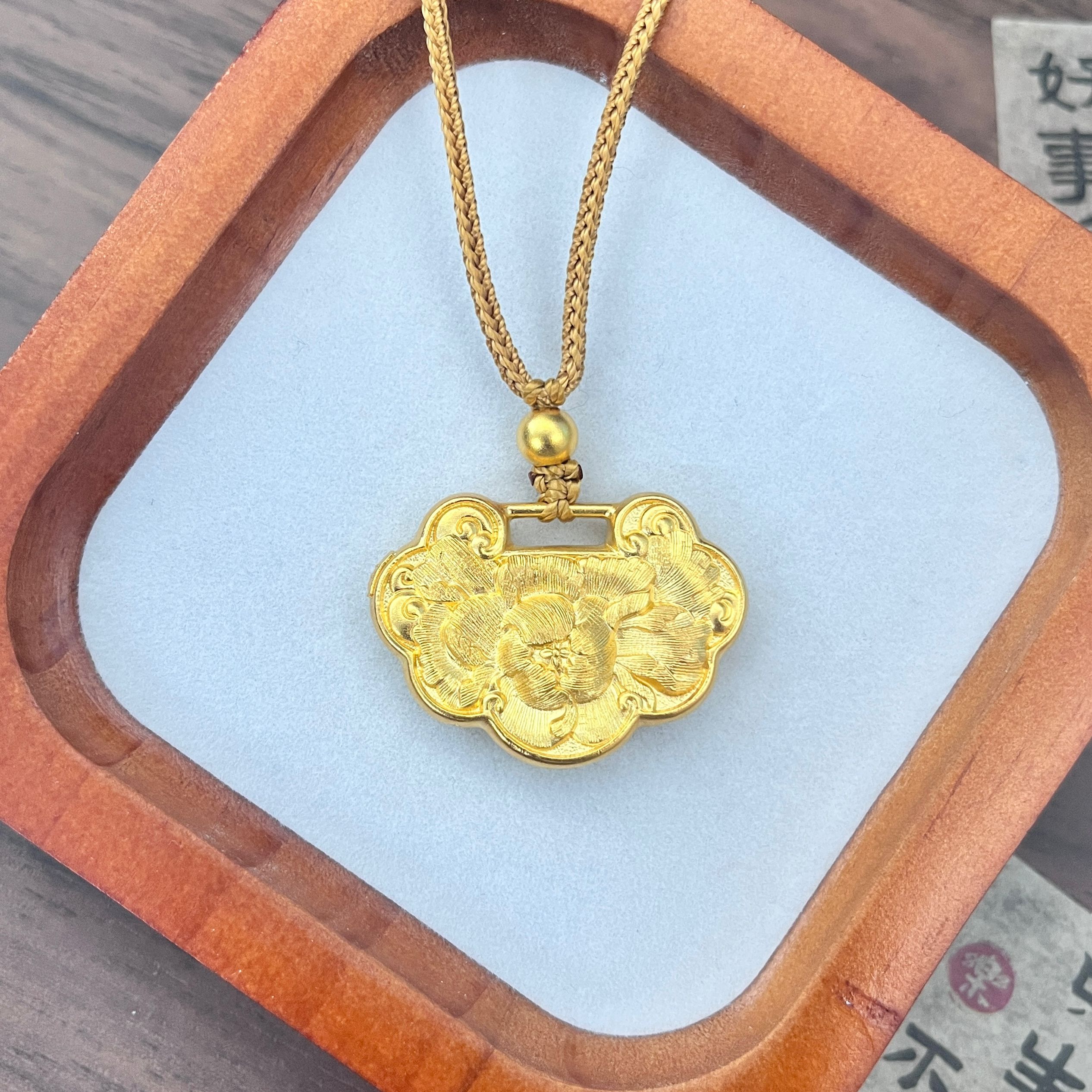 足金999 古法吊坠 黄金牡丹花锁 半手工錾刻锁 金重16.07克