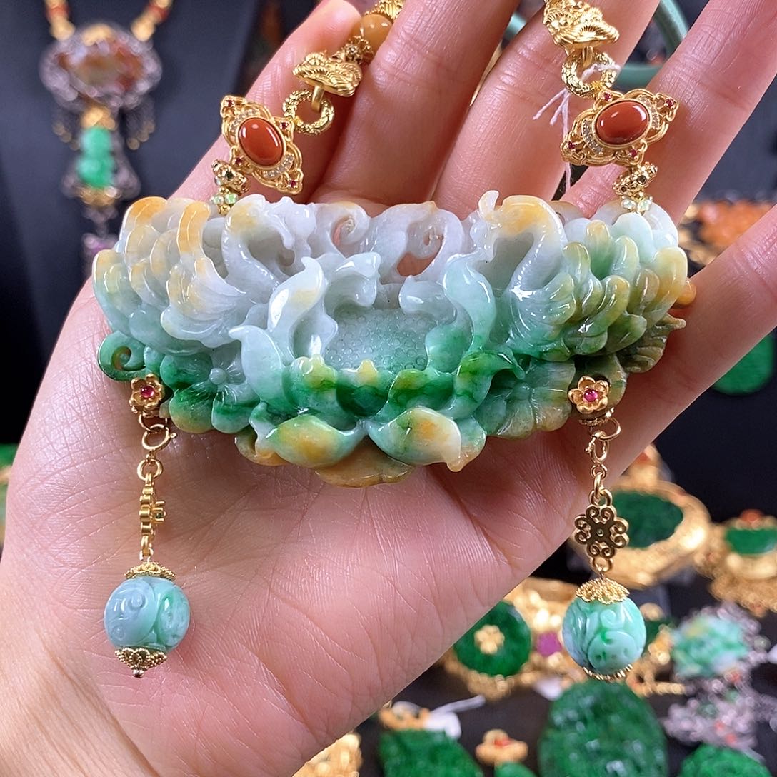 翡翠未镶嵌颈饰吊坠