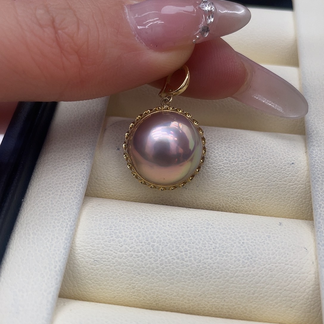 颈饰18K金镶嵌拼合珍珠（马贝珠）