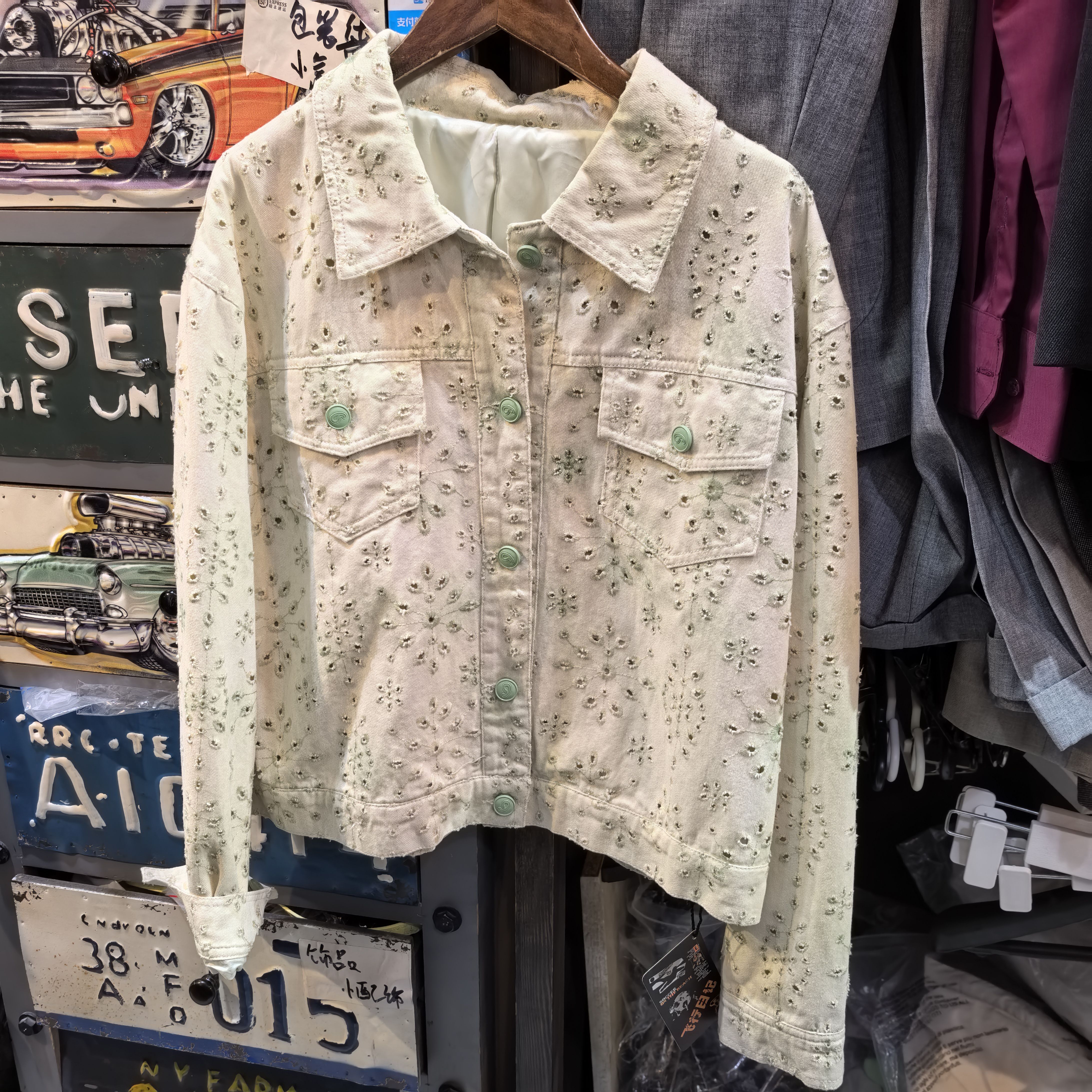 断码女款重工扎染短款牛仔外套130斤内穿