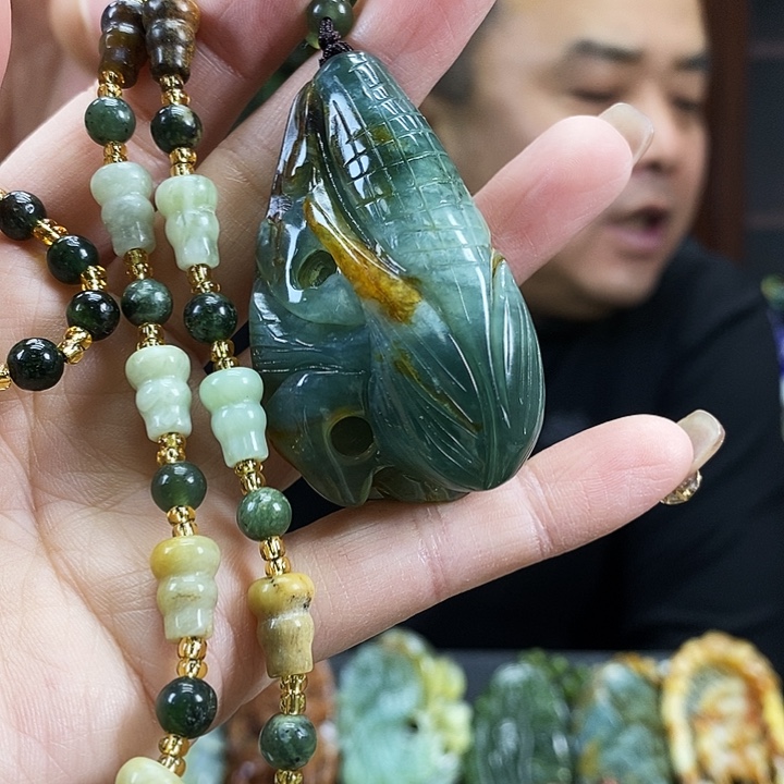 蛇纹石玉吊坠未镶嵌