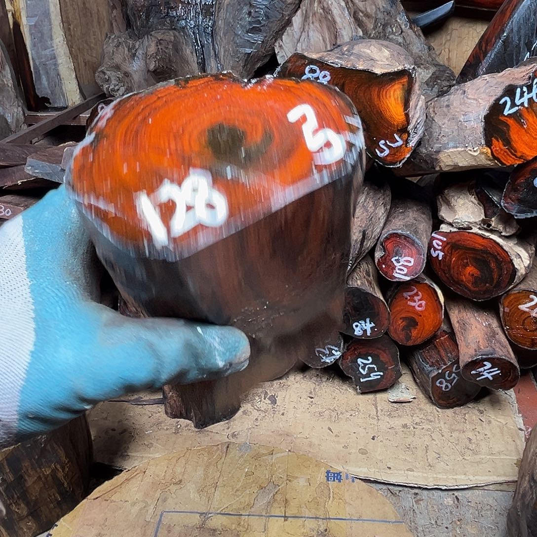 *****交趾黄檀（大红酸枝）