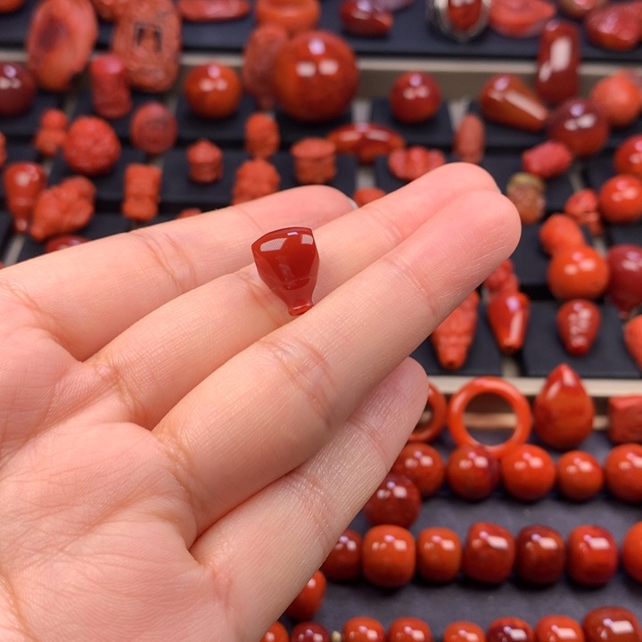 来***了南红玛瑙未镶嵌三通9MM+