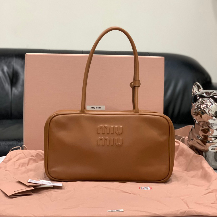 95新 MIU MIU/缪缪 干邑色保龄球Beau手提包