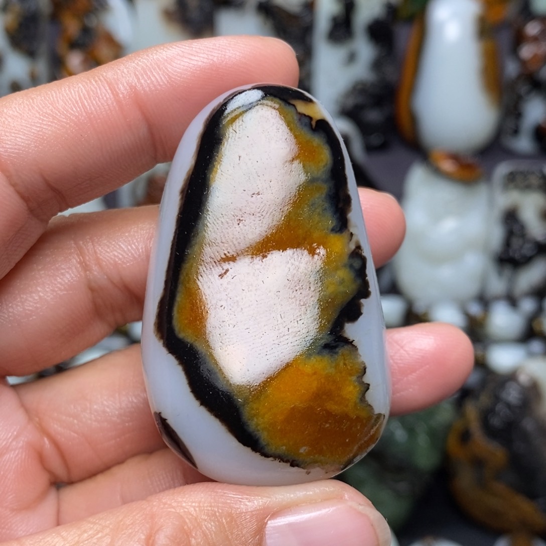 和田玉颈饰未镶嵌三**时