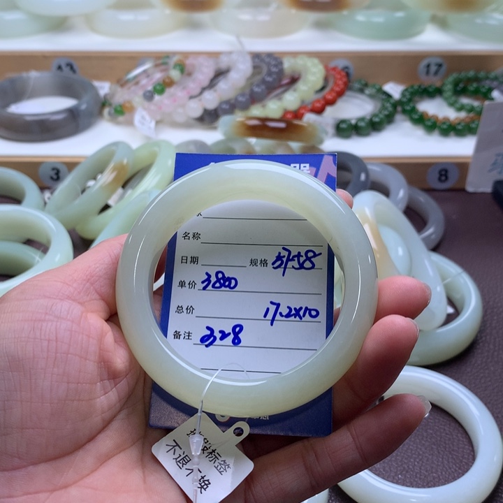 上***)和田玉未镶嵌手镯