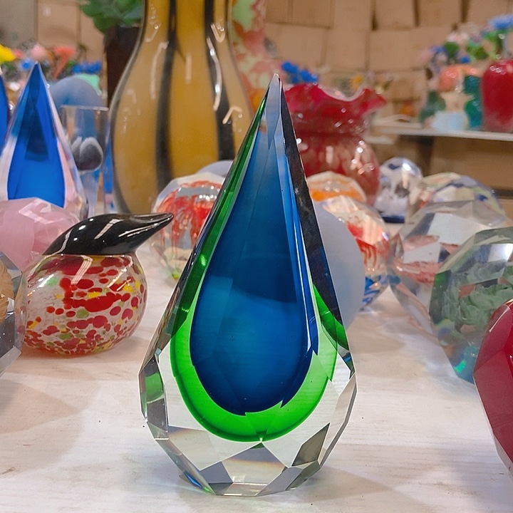 琉璃花瓶高15宽8厘米