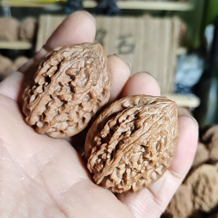 37尺寸大孤石，有轻微色差