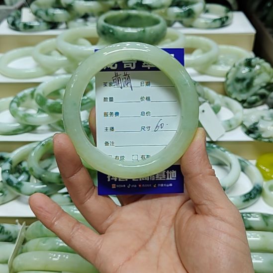 萌***生透闪石-蛇纹石玉未镶嵌手镯