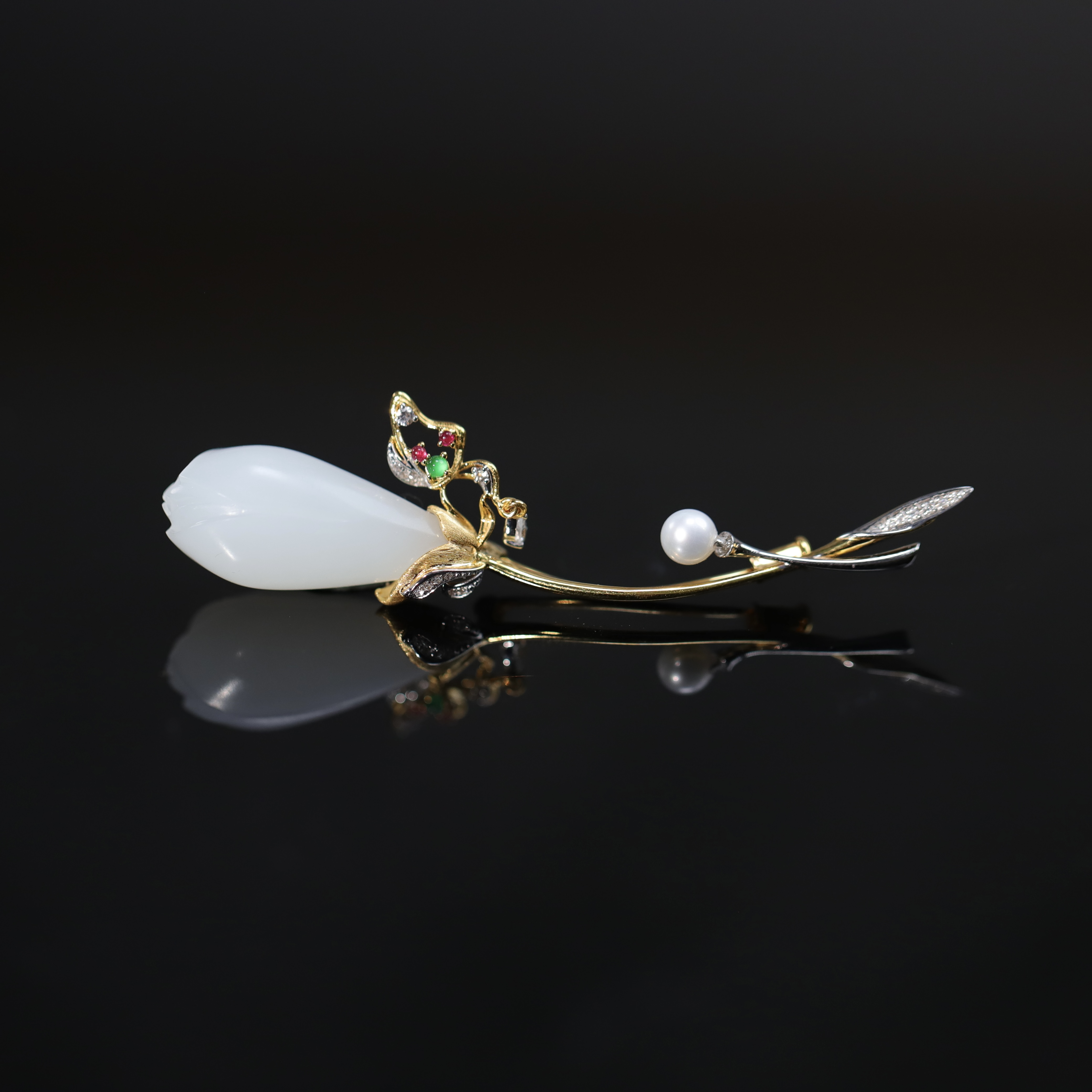 玉兰花胸针和田玉18K金镶嵌精致