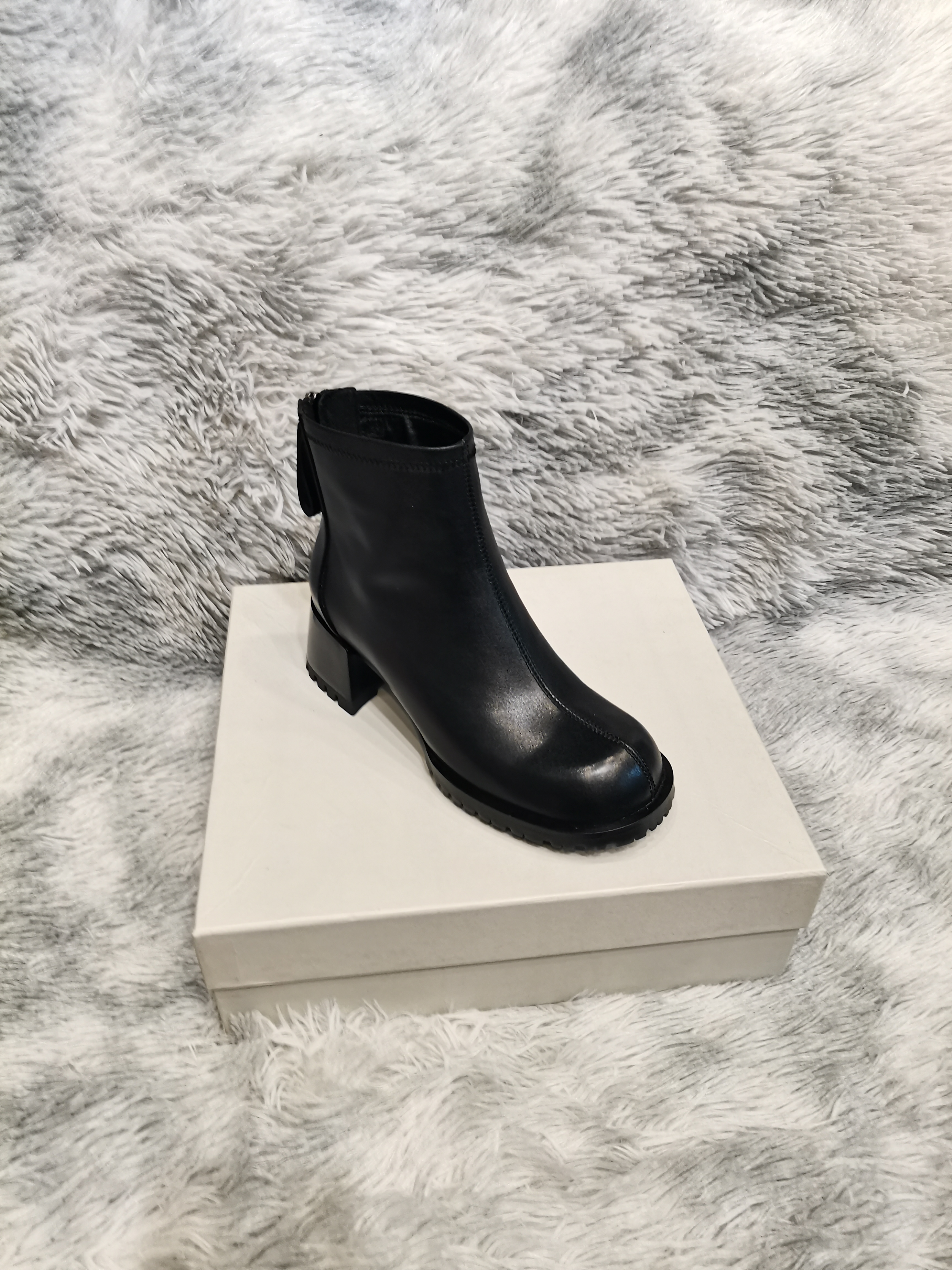 女士方头方跟小短靴