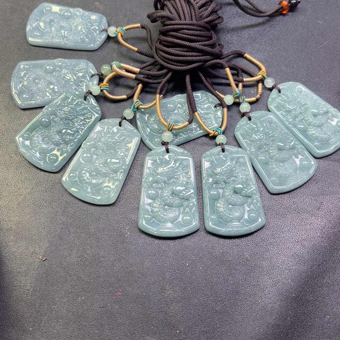 翡翠未镶嵌颈饰多样性拍一发一缅甸A货翡翠手工龙