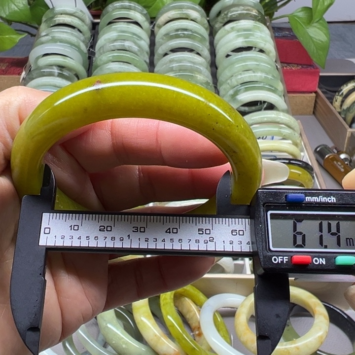蛇纹石玉未镶嵌手镯18
